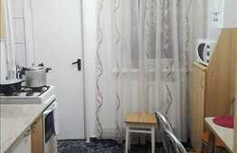 4 camere de vanzare , loc de parcare