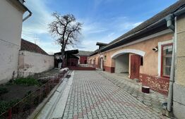 Casa saseasca si trainica, 145mp utili, 2434 mp teren intravilan Feldioara - zona centrala