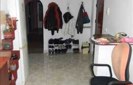 4 camere, decomandat, 78 mp, 2 balcoane, boxa la etaj, zona Calea Floresti!