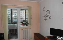 4 camere, decomandat, 78 mp, 2 balcoane, boxa la etaj, zona Calea Floresti!