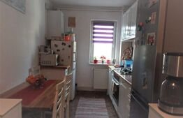 Apartament 3 camere, 65 mp, semidecomandat, boxa spatioasa, loc de parcare zona Astra