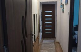 Apartament 3 camere, 65 mp, semidecomandat, boxa spatioasa, loc de parcare zona Astra