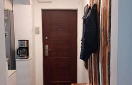 Apartament 3 camere, 65 mp, semidecomandat, boxa spatioasa, loc de parcare zona Astra