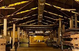 Hala cu acces facil din sosea 