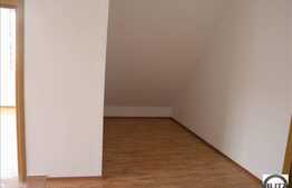 Mansarda 2 camere, 68.5 mp, zona Porii! Loc parcare cu CF 12 mp! Pret BUN!