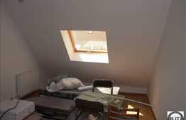 Mansarda 2 camere, 68.5 mp, zona Porii! Loc parcare cu CF 12 mp! Pret BUN!