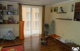 Vanzare 2 camere, decomandat, 52 mp, 3 balcoane, zona Eroilor! Loc parcare!