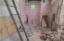 Apartament de 2 camere, util 77 mp + 230mp curte, 2 parcari, zona Piata Engels