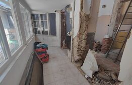 Apartament de 2 camere, util 77 mp + 230mp curte, 2 parcari, zona Piata Engels