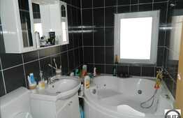 Mansarda inalta cu 2 camere, 52 mp, decomandata! Zona Piata Floresti! Parcare!