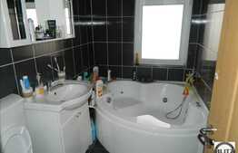 Mansarda inalta cu 2 camere, 52 mp, decomandata! Zona Piata Floresti! Parcare!