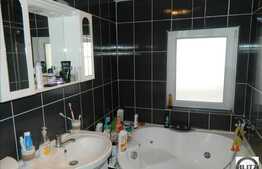 Mansarda inalta cu 2 camere, 52 mp, decomandata! Zona Piata Floresti! Parcare!