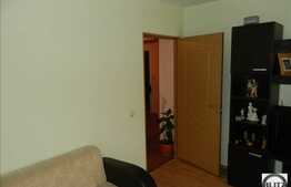 Mansarda inalta cu 2 camere, 52 mp, decomandata! Zona Piata Floresti! Parcare!