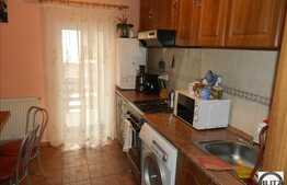 Mansarda inalta cu 2 camere, 52 mp, decomandata! Zona Piata Floresti! Parcare!