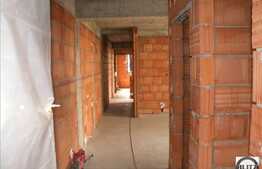 3 camere de vanzare , terasa de 60 mp si loc de parcare, in imobil tip vila