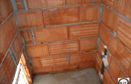 3 camere de vanzare , terasa de 60 mp si loc de parcare, in imobil tip vila