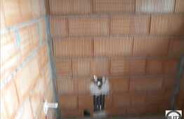 3 camere de vanzare , terasa de 60 mp si loc de parcare, in imobil tip vila