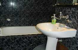 Apartament de vanzare, 3 camere, 53 mp, cu boxa la subsol si parcare, zona BIG!