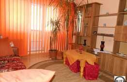 Apartament de vanzare, 3 camere, 53 mp, cu boxa la subsol si parcare, zona BIG!