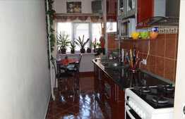 Vanzare apartament 2 camere, 50 mp utili, zona Lunii, cu parcare