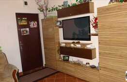 Vanzare apartament 2 camere, 50 mp utili, zona Lunii, cu parcare