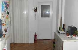 Apartament 3 camere, 65 mp utili, boxa la bubsol, zona Calea Floresti!