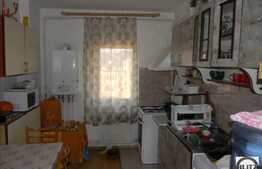 Apartament 3 camere, 65 mp utili, boxa la bubsol, zona Calea Floresti!