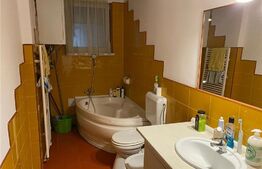 Corp de casa 4 camere, 130 mp, strada De Mijloc