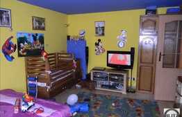 Apartament de vanzare, 4 camere, 91 mp, boxa la subsol, zona strazii Tasnad!