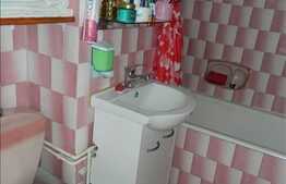 4 camere, 70 mp, etaj intermediar, boxa la subsol, zona strazii Primaverii!