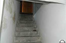 Apartament 8 incaperi, 143 mp, terasa 56 mp, parcare, imobil de tip casa/vila