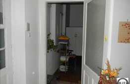 Vanzare 2 camere, 62 mp utili, parcare, curte comuna, zona strazii Avram Iancu!