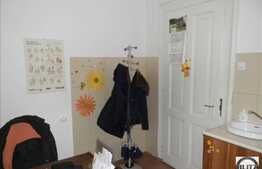 Vanzare 2 camere, 62 mp utili, parcare, curte comuna, zona strazii Avram Iancu!