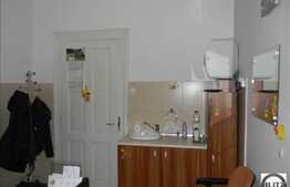 Vanzare 2 camere, 62 mp utili, parcare, curte comuna, zona strazii Avram Iancu!