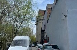 Hala cu potential in zona buna 