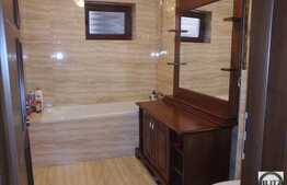 Apartament de vanzare, 3 camere, 63 mp, parcare, terasa de 45 mp, zona Europa!