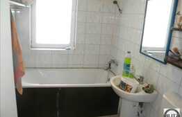 De vanzare 2 camere, 54 mp, decomandat, gradina de 51 mp! Zona strazii Porii!