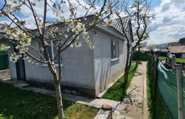 Casa individuala, suprafata 72 mp, teren 300 mp, sat Baciu, zona primariei!