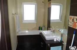 De vanzare 2 camere, 62 mp, decomandat, zona strazii Florilor! Parcare!