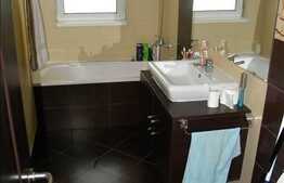 De vanzare 2 camere, 62 mp, decomandat, zona strazii Florilor! Parcare!