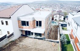 Casa de vanzare intr-o zona rezidentiala de case si vile din Gruia