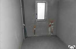 4 camere, 100 mp, semifinisat, 2 balcoane, 2 parcari, garaj, zona linistita!