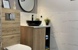 Apartament 3 camere, cochet, 50 mp, parcare , zona Terra