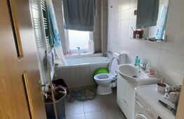 Apartament cu 2 camere decomandat cu balcon zona Regal 