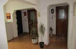 Apartament de vanzare, 3 camere, decomandat, zona strazii 21 Decembrie!