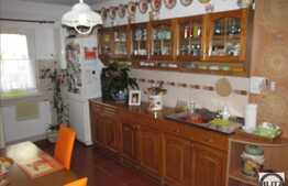 Apartament 3 camere, 66 mp, mobilat, garaj, boxe, zona strazii Bistritei