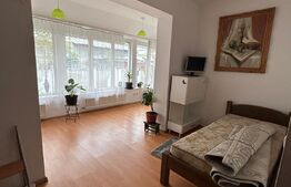 Apartament 3 camere la casa, 80 mp, curte, zona Piata 1 Mai