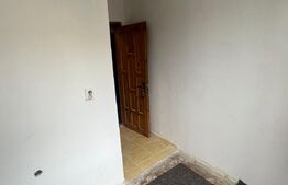 Garsoniera 11 mp, zona Piața Flora, etaj intermediar 