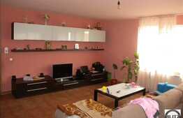 Apartament 3 camere , cu loc parcare,  zona Hotel Athos