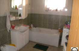 Apartament 3 camere , cu loc parcare,  zona Hotel Athos